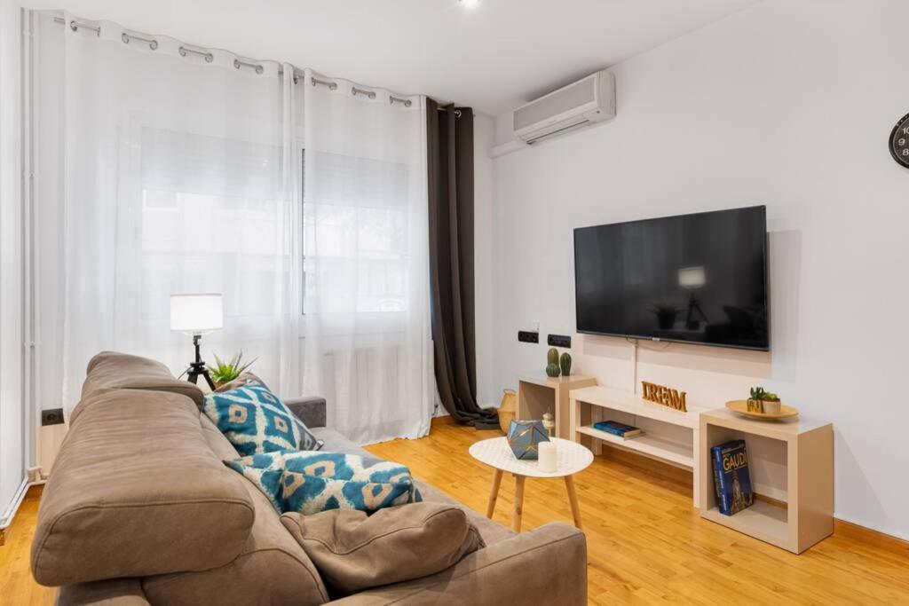 Lodging Apartments Villa De Gracia 2 Bedroom Cozy Apartment Barcelona Exterior foto